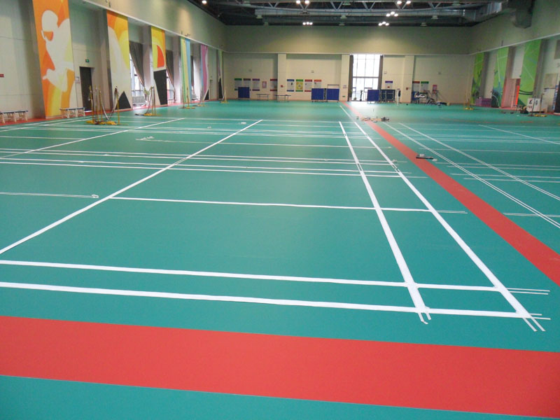 戶外籃球場(chǎng)運(yùn)動(dòng)地膠 塑膠環(huán)保耐磨阻燃防滑緩沖回彈籃球館PVC地板膠生產(chǎn)廠家